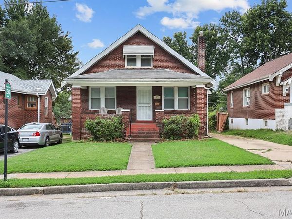 6420 Glenmore Avenue , Uplands Park, MO 63121