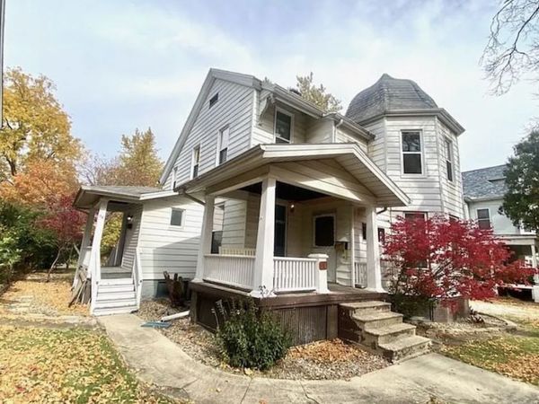 612 1/2 E Chestnut Street, Unit 2, Bloomington, IL 61701