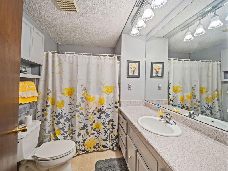 5329 Refugee Road, Columbus, OH 43232 Photo 49