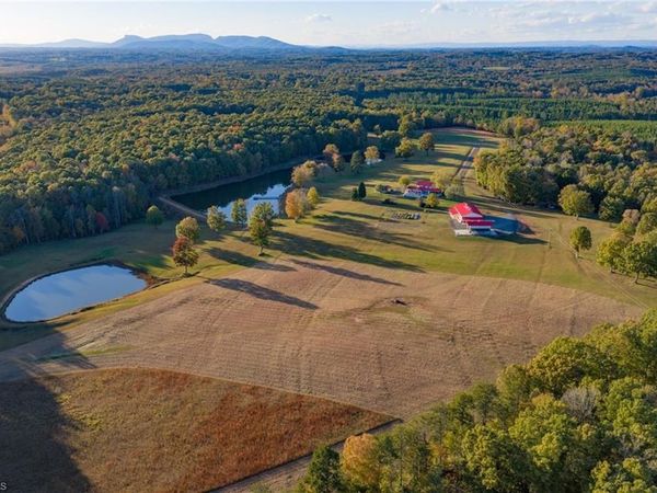 1260A Beaver Island Trail Road , Walnut Cove, NC 27052
