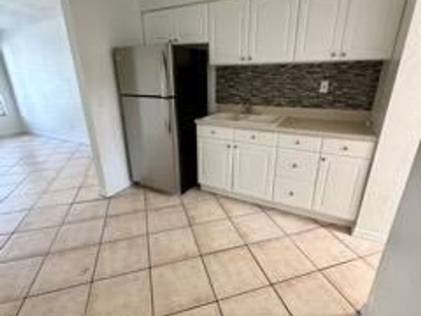 209 NW 17TH Street, Unit 1-2, Fort Lauderdale, FL 33311
