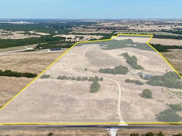 5066 New Windsor Parkway , McGregor, TX 76657
