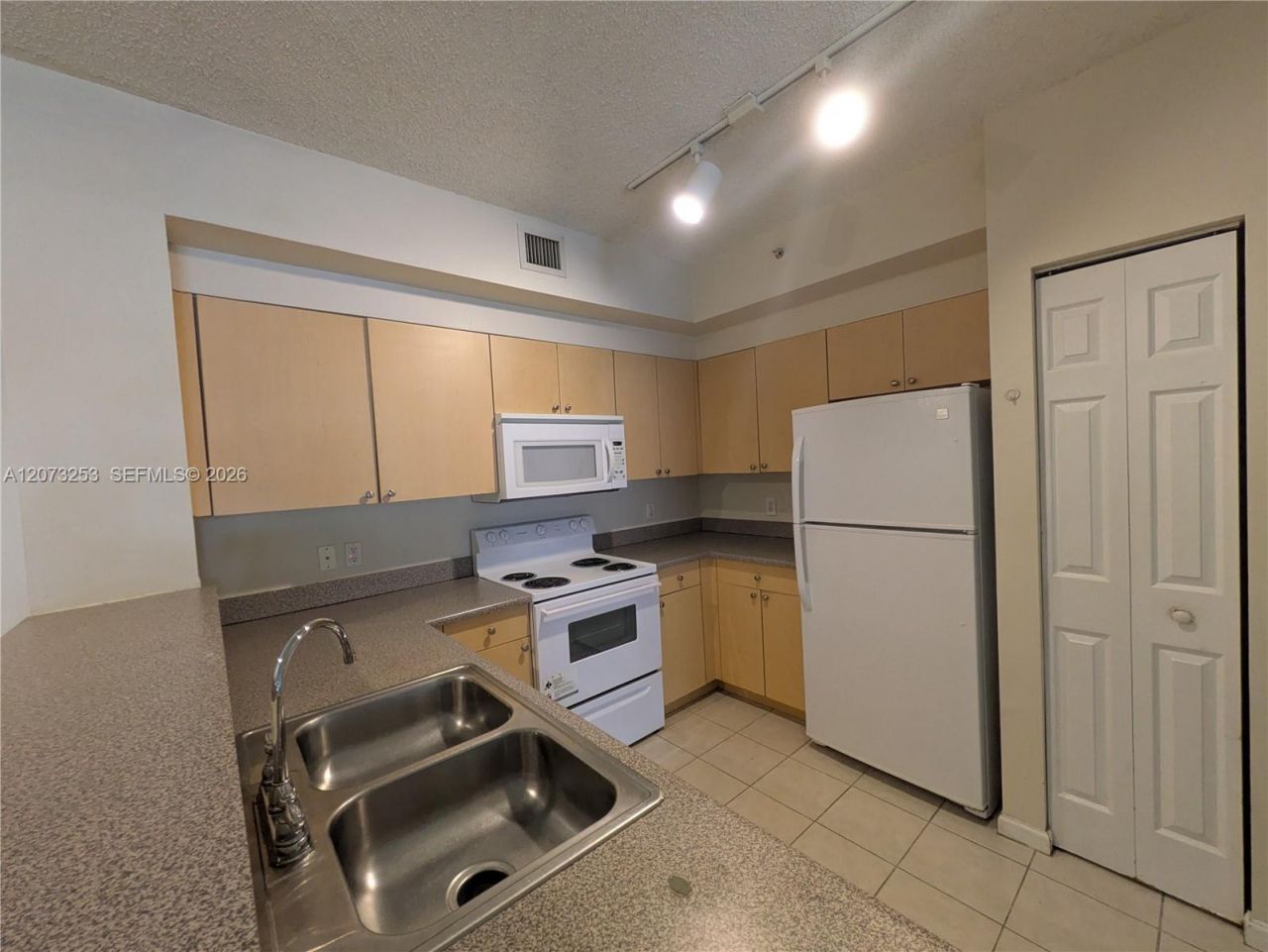 8060 N Nob Hill Rd , Unit 101, Tamarac, FL 33321 Photo