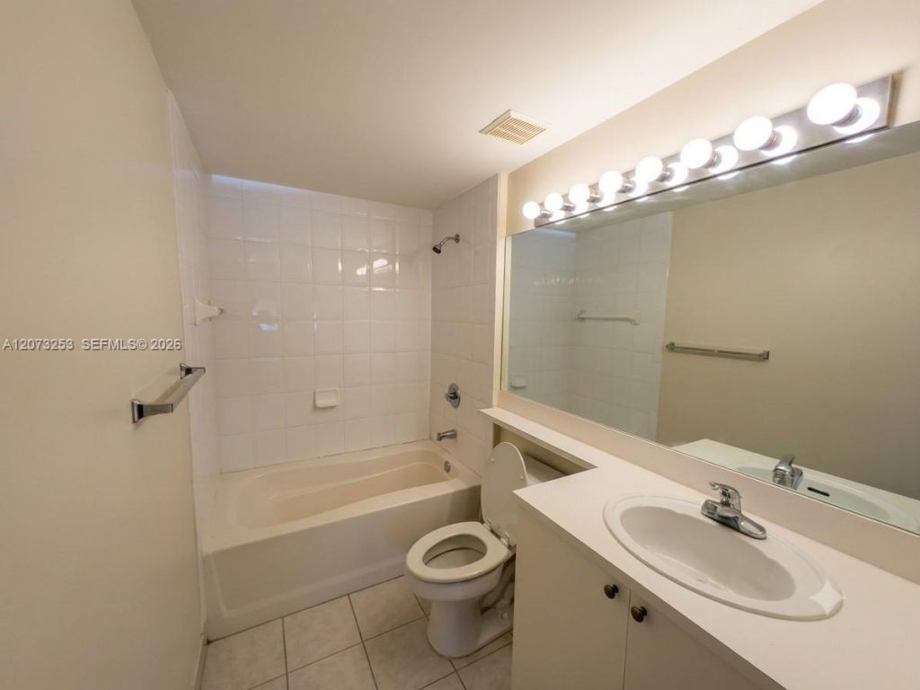8060 N Nob Hill Rd , Unit 101, Tamarac, FL 33321 Photo