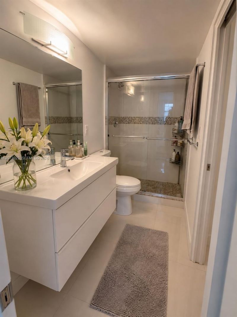 465 Ocean Dr , Unit 219, Miami Beach, FL 33139 Photo