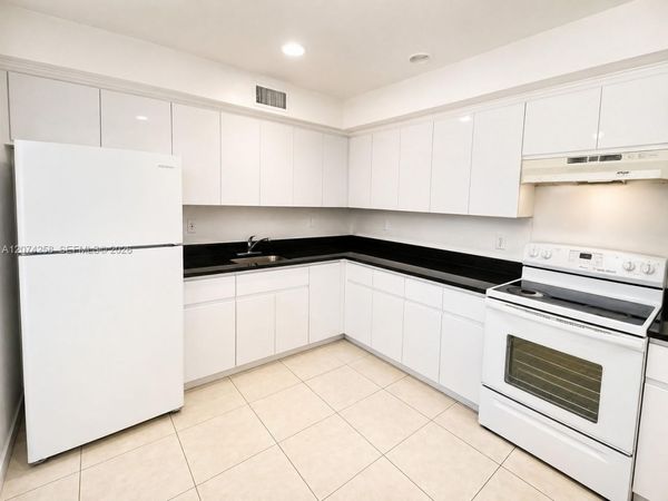 724 NE 4th St , Unit 3, Hallandale Beach, FL 33009