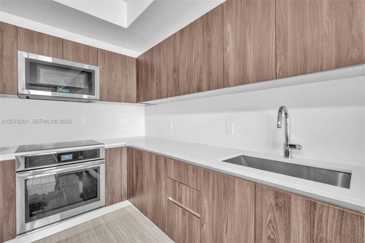 2960 NE 207th St , Unit 1102, Aventura, FL 33180 Photo