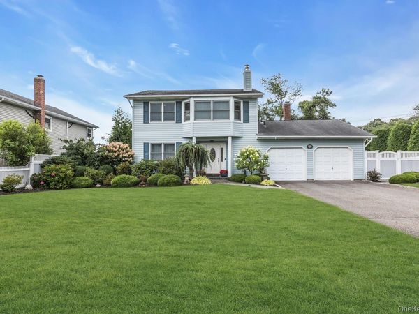100 Middlesex Avenue, Oakdale, NY 11769