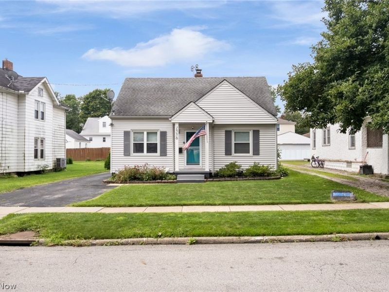 1556 Campbell Street, Cuyahoga Falls, OH 44223 Photo 3