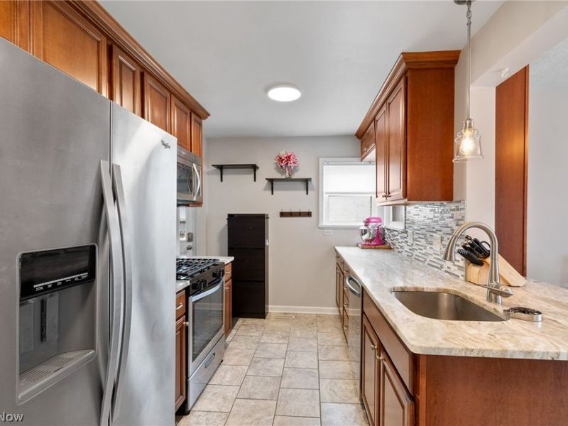 1556 Campbell Street, Cuyahoga Falls, OH 44223 Photo 9