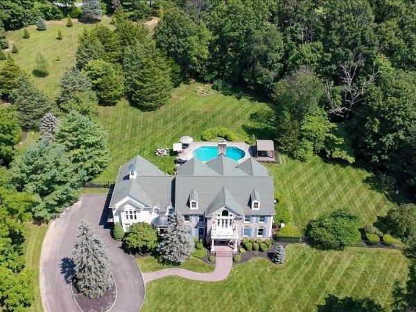 7 Martin Ln, Mendham, NJ 07960