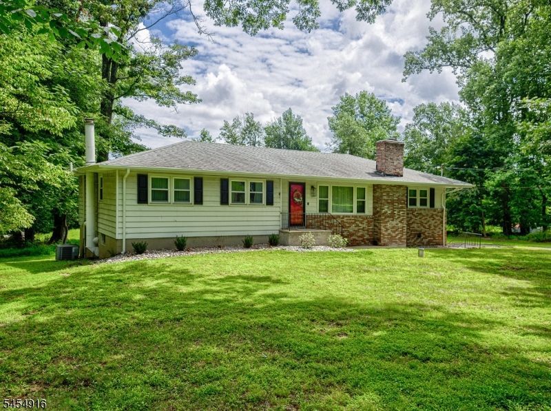 6 Featherbed Ln, Raritan, NJ 08822 Main Photo