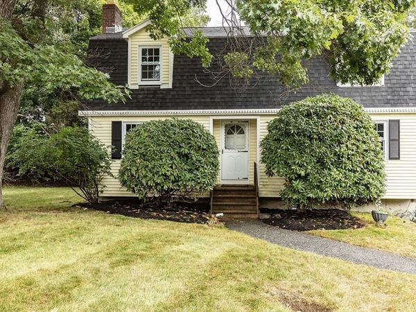 27 Sylvanus Wood Ln, Woburn, MA 01801