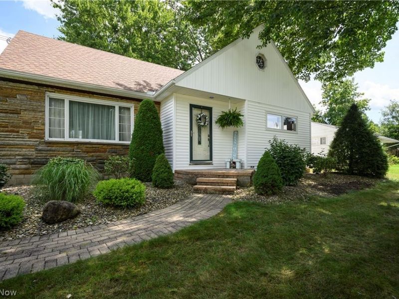 189 36th Street SW, Barberton, OH 44203 Photo 2