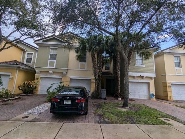 999 Pipers Cay Drive, West Palm Beach, FL 33415