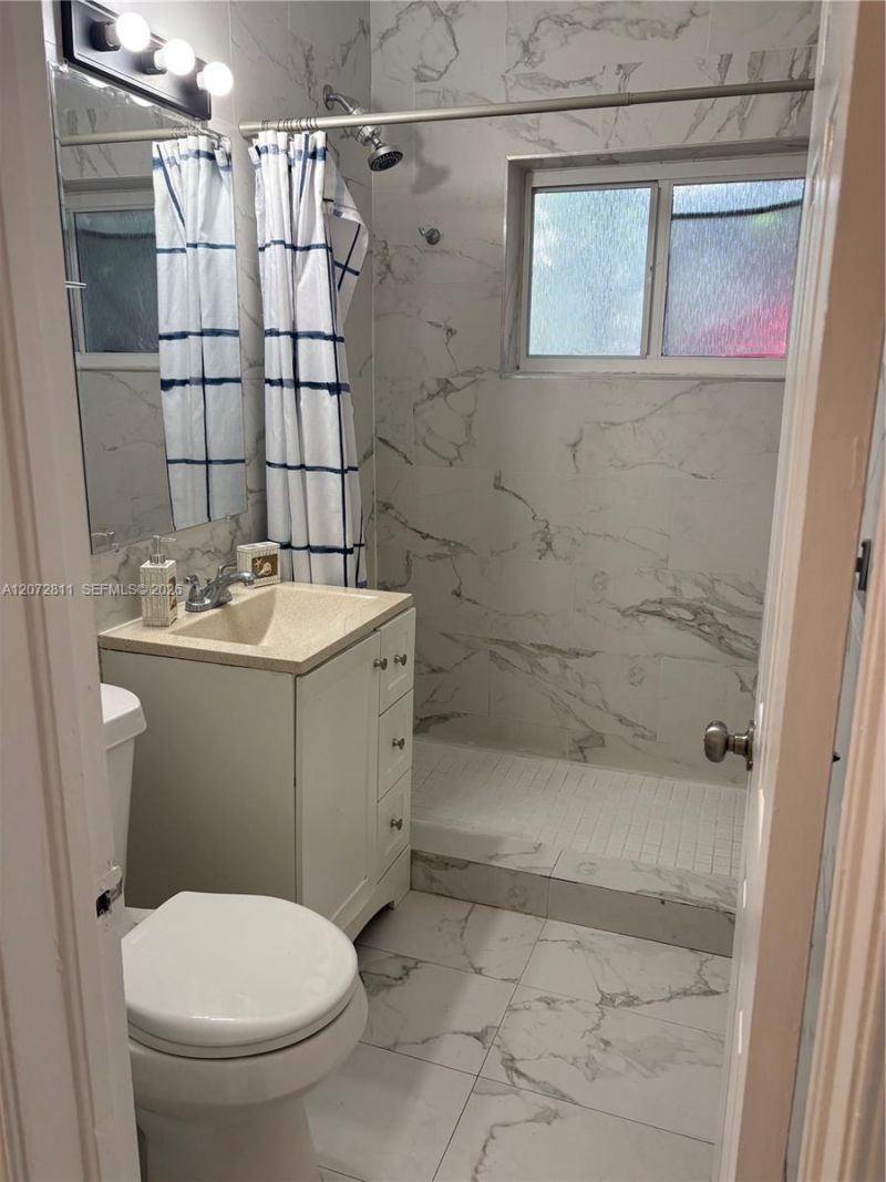 2 NE 45th St, Unit 4, Miami, FL 33137 Photo