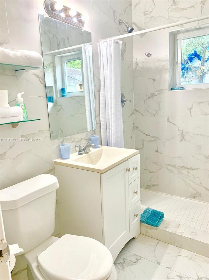 2 NE 45th St , Unit 4, Miami, FL 33137 Photo