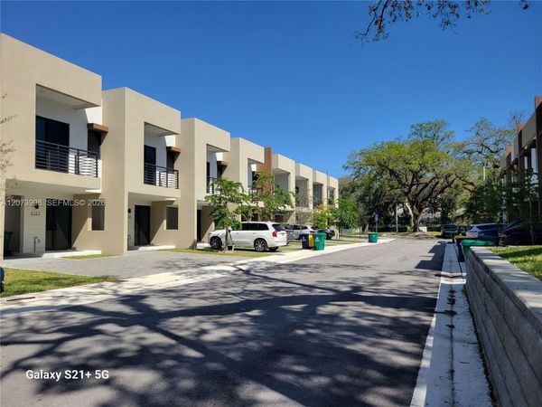 4117 N Oak Pl , Dania Beach, FL 33314
