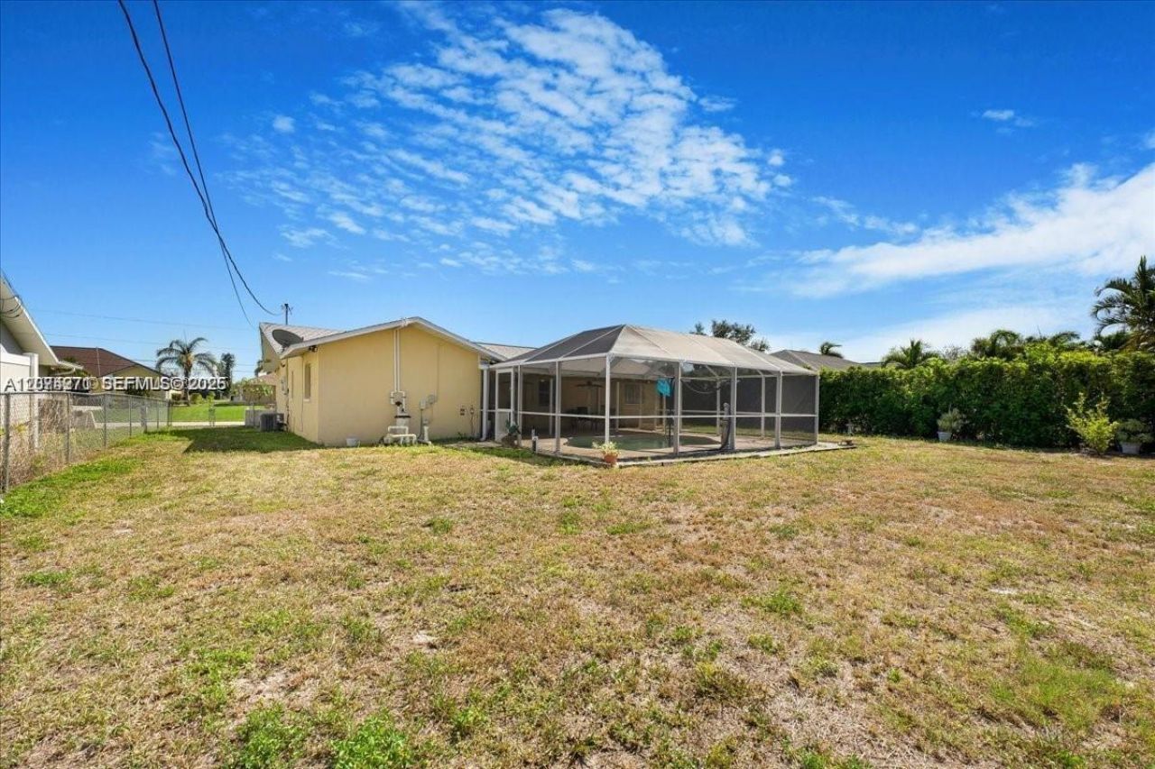 915 SE 20th St , Cape Coral, FL 33990 Photo
