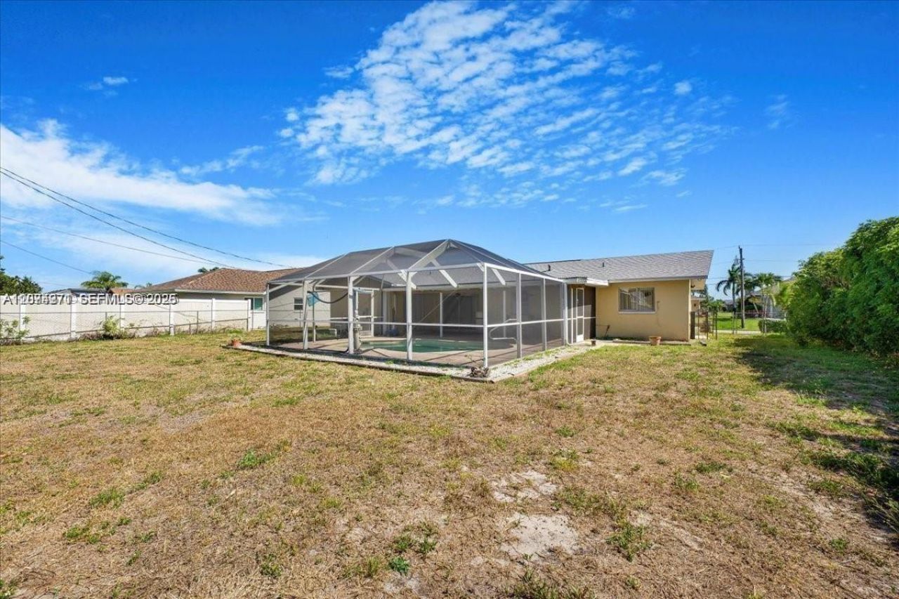 915 SE 20th St , Cape Coral, FL 33990 Photo