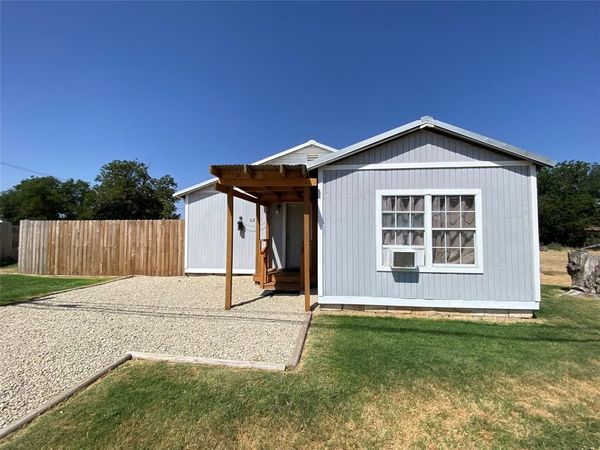 621 N Birch Avenue, Munday, TX 76371