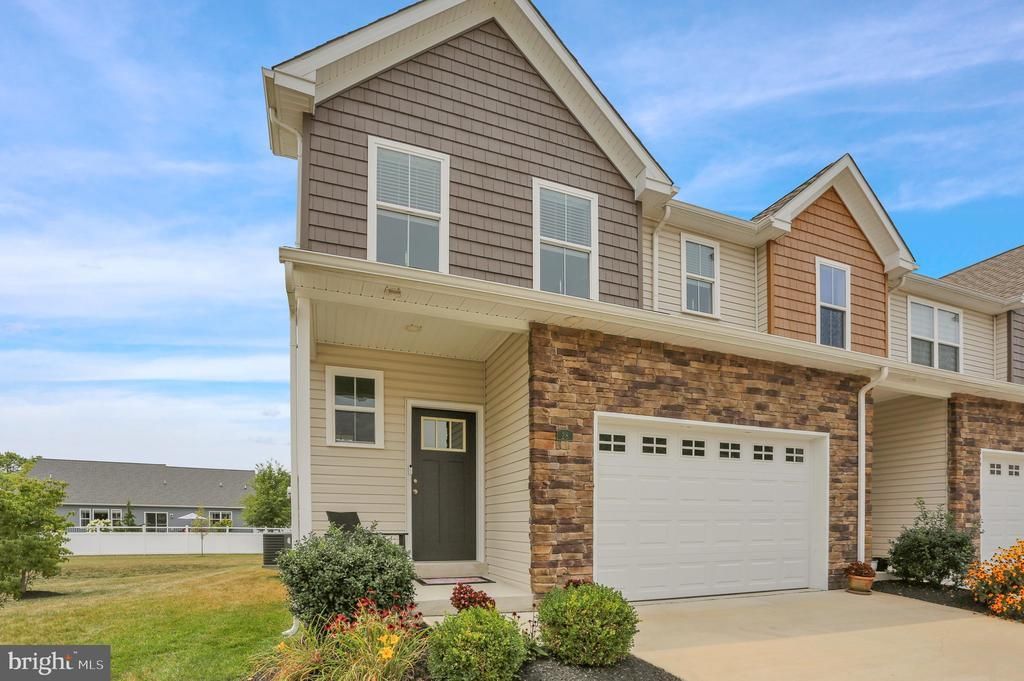 28 HUBBARDTON COURT , SINKING SPRING, PA 19608
