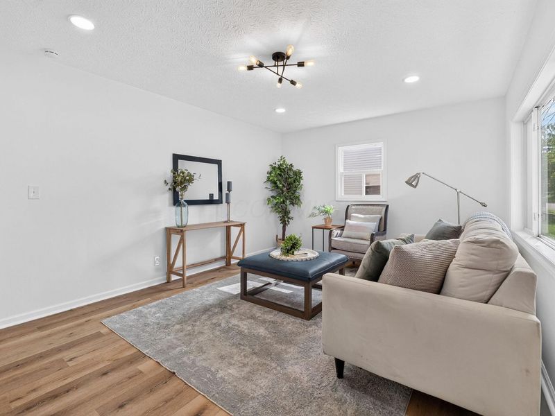 860 Minerva Avenue, Columbus, OH 43229 Photo 2
