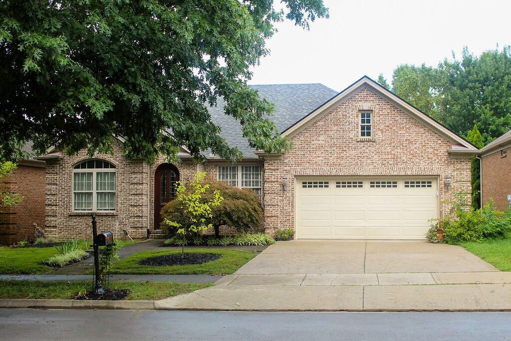 925 Village Green    Avenue, Lexington, KY 40509 Main Photo