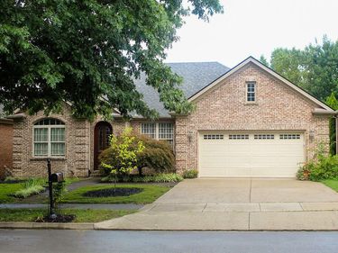 925 Village Green    Avenue, Lexington, KY 40509