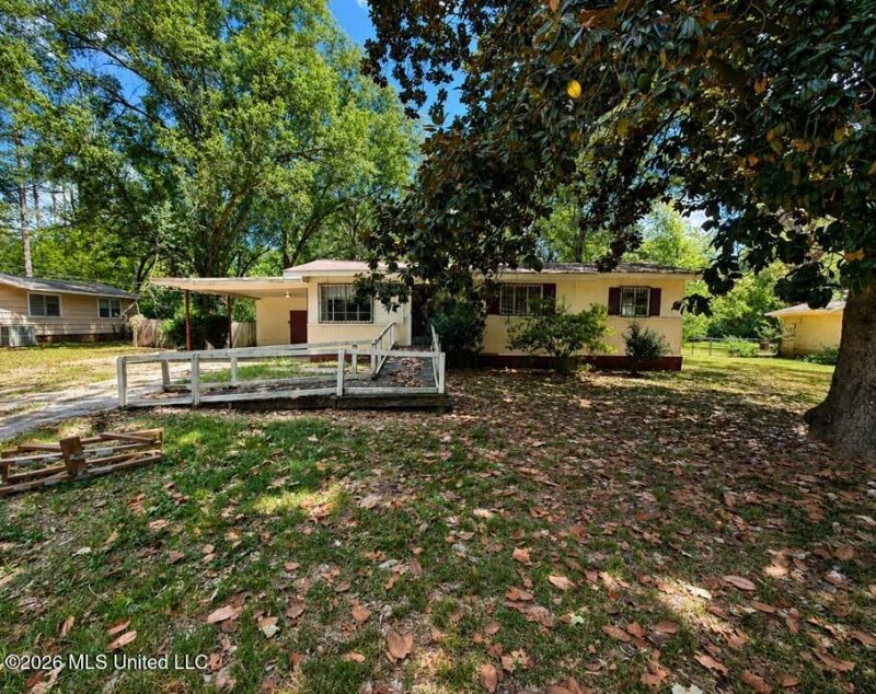 256 Iris Avenue, Jackson, MS 39206 Main Photo