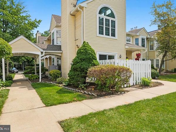 70 MILL RUN W, Unit 70, HIGHTSTOWN, NJ 08520