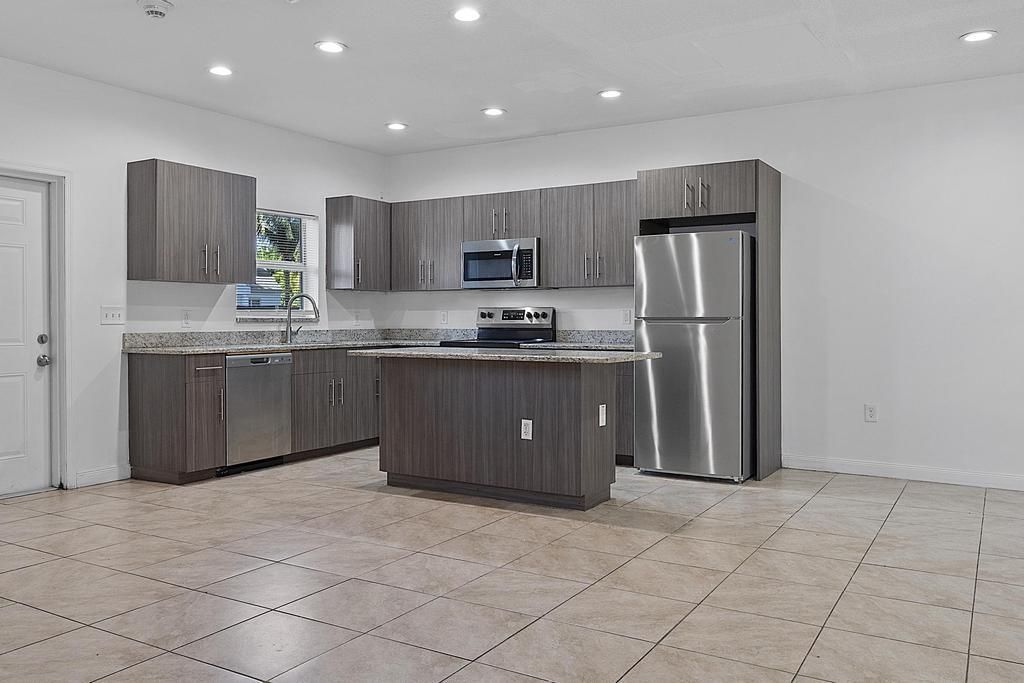 105 2nd Street, Unit 1, Lake Park, FL 33403 Photo