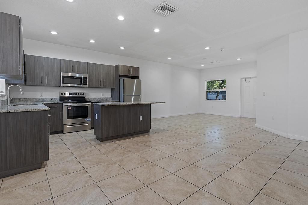 105 2nd Street, Unit 1, Lake Park, FL 33403 Photo