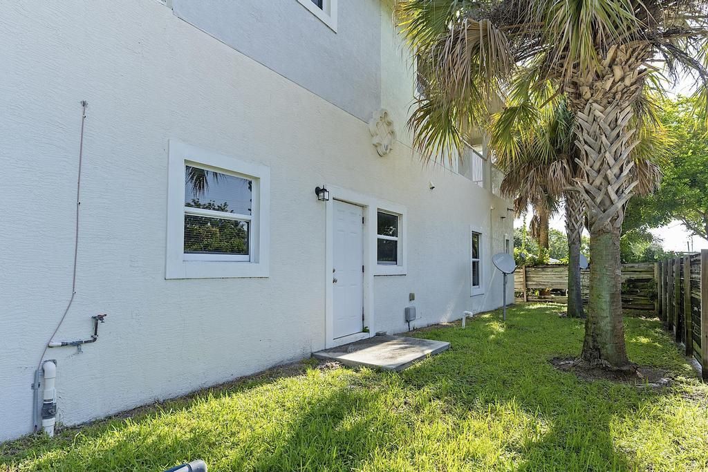 105 2nd Street, Unit 1, Lake Park, FL 33403 Photo