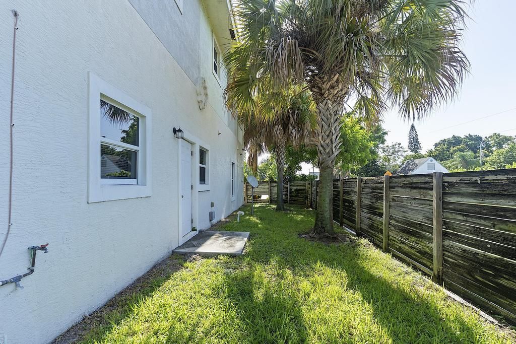 105 2nd Street, Unit 1, Lake Park, FL 33403 Photo