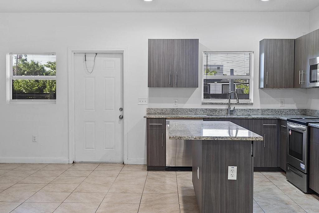 105 2nd Street, Unit 1, Lake Park, FL 33403 Photo