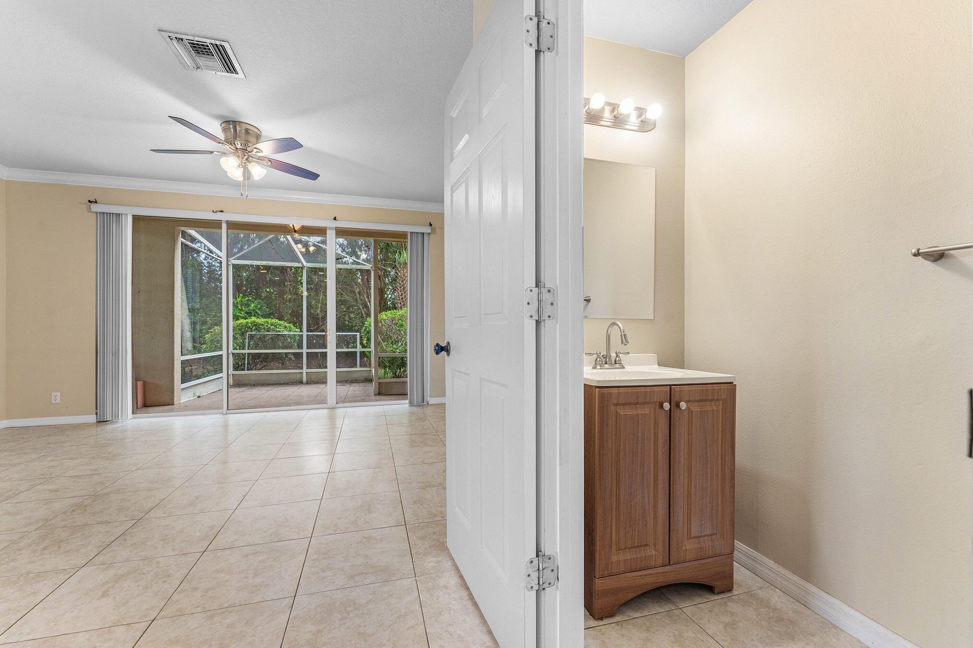 9650 Lago Drive, Boynton Beach, FL 33472 Photo