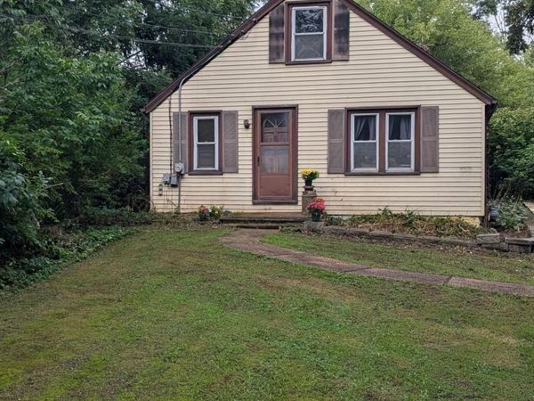 6115 S Linnie Lac Dr, New Berlin, WI 53146