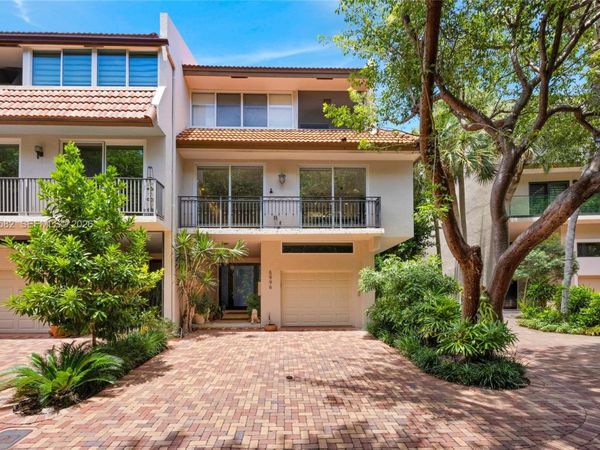 5996 Paradise Point Dr , Palmetto Bay, FL 33157