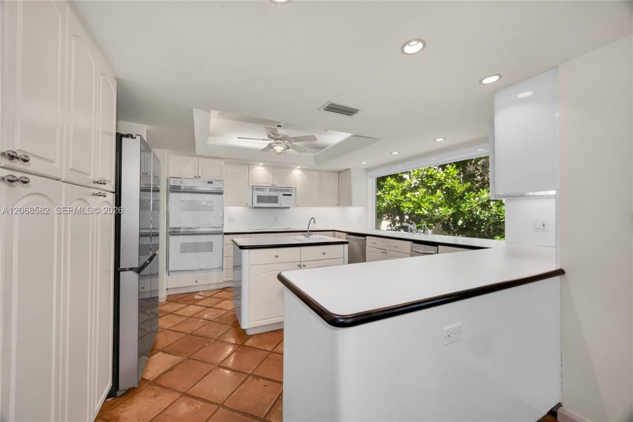 5996 Paradise Point Dr , Palmetto Bay, FL 33157 Photo