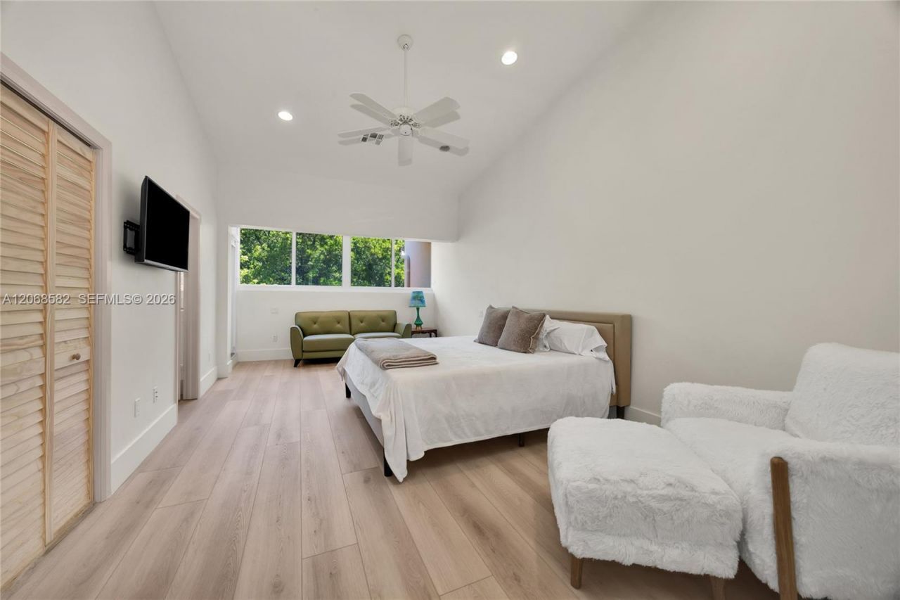 5996 Paradise Point Dr , Palmetto Bay, FL 33157 Photo