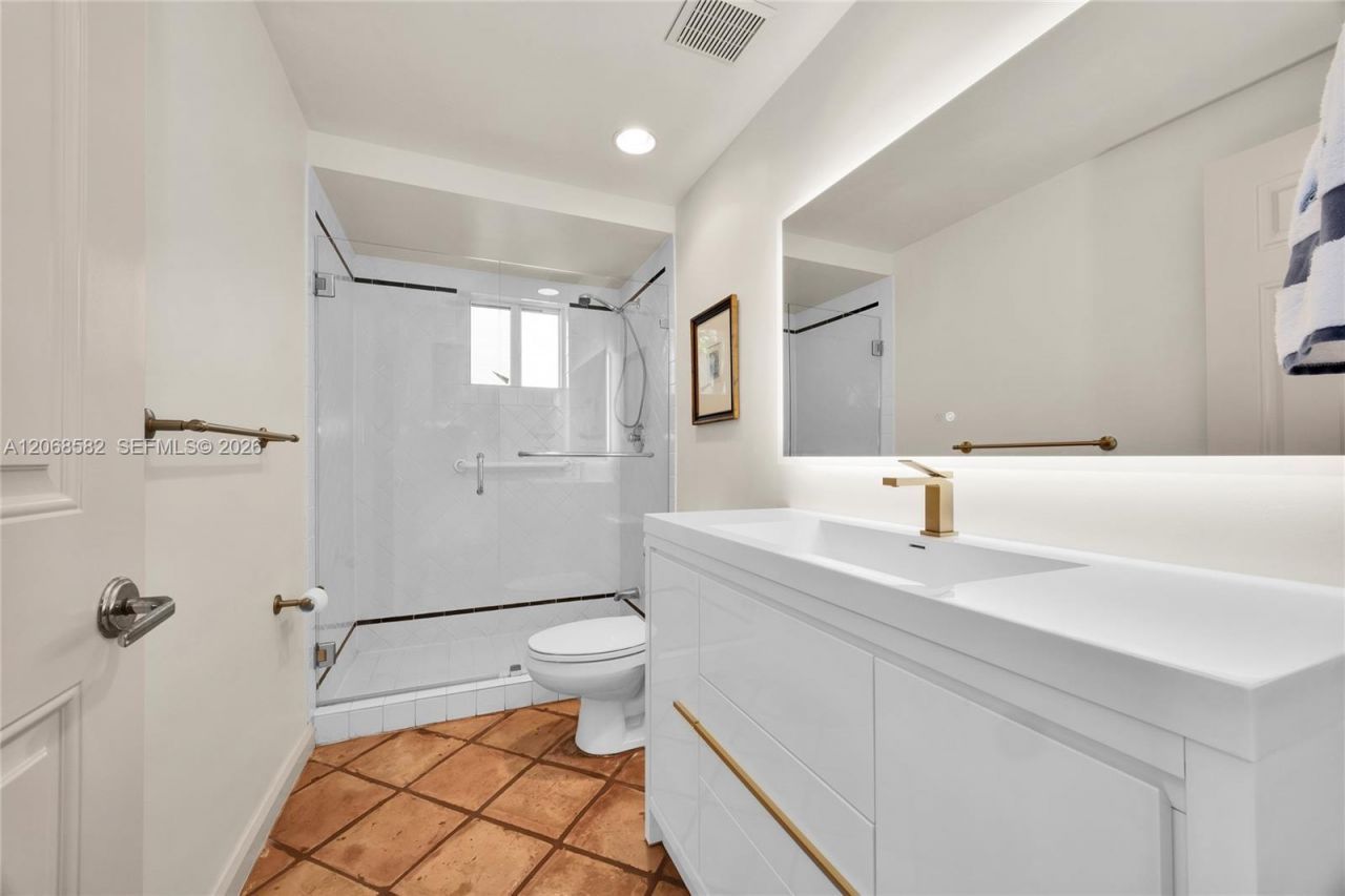5996 Paradise Point Dr , Palmetto Bay, FL 33157 Photo