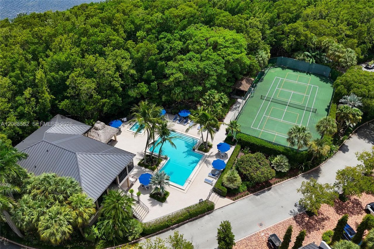 5996 Paradise Point Dr , Palmetto Bay, FL 33157 Photo