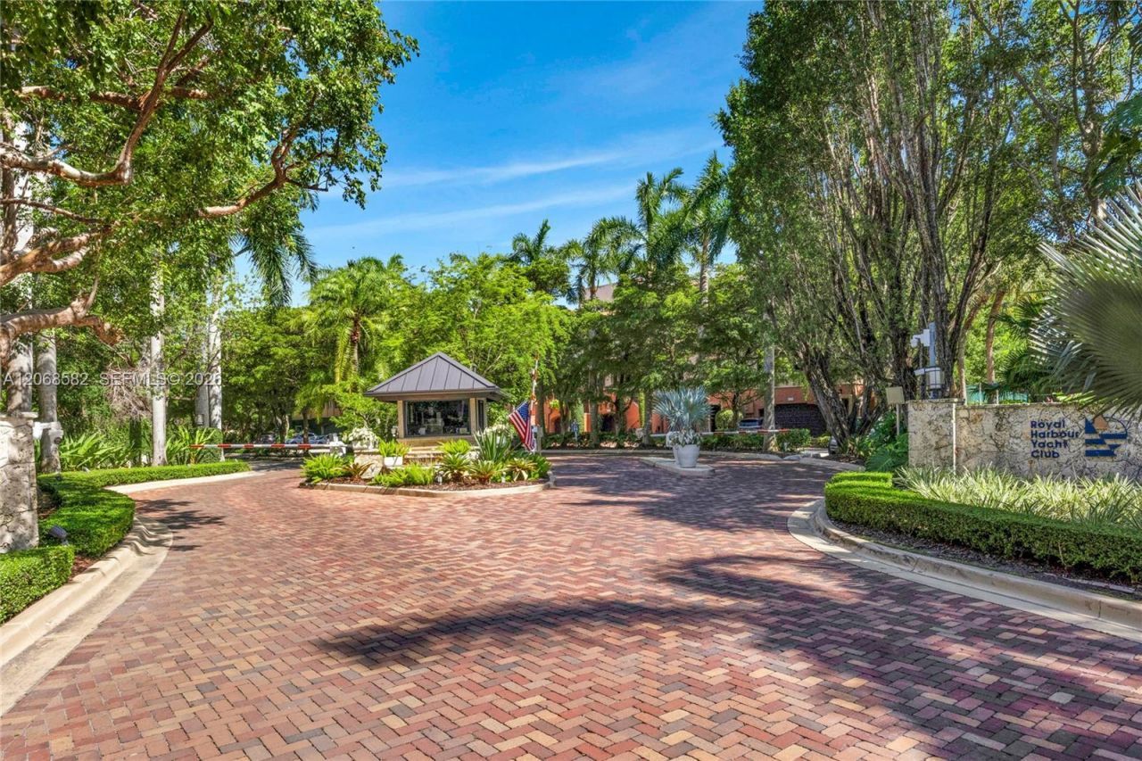 5996 Paradise Point Dr , Palmetto Bay, FL 33157 Photo