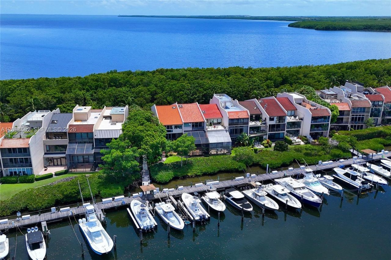 5996 Paradise Point Dr , Palmetto Bay, FL 33157 Photo
