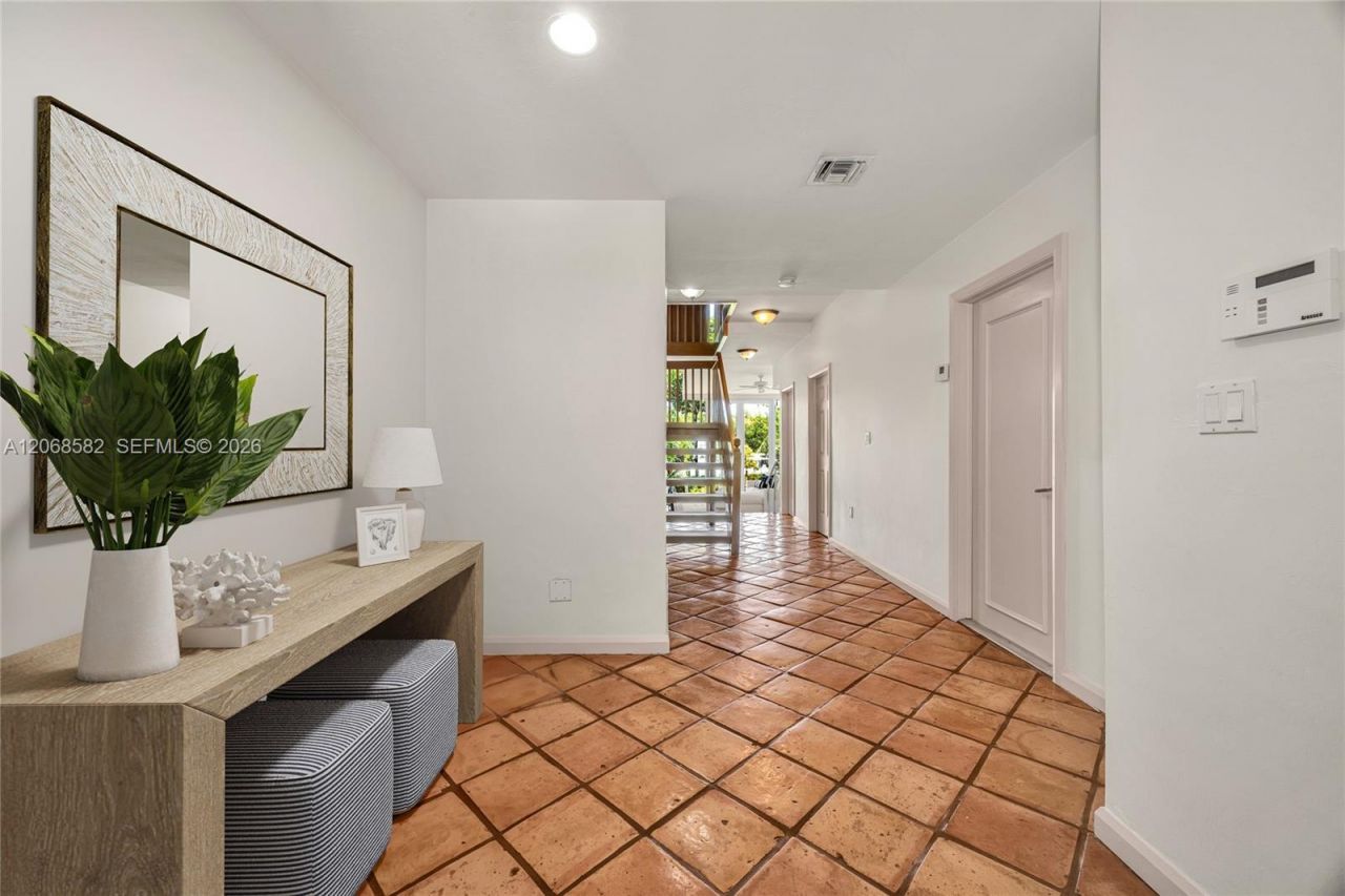 5996 Paradise Point Dr , Palmetto Bay, FL 33157 Photo