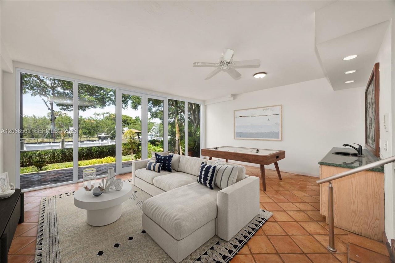 5996 Paradise Point Dr , Palmetto Bay, FL 33157 Photo