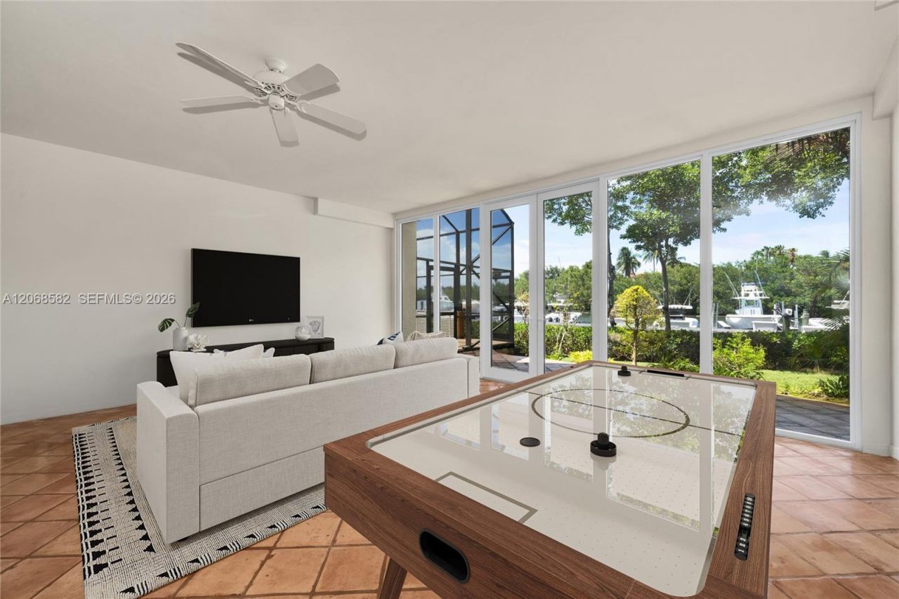 5996 Paradise Point Dr , Palmetto Bay, FL 33157 Photo