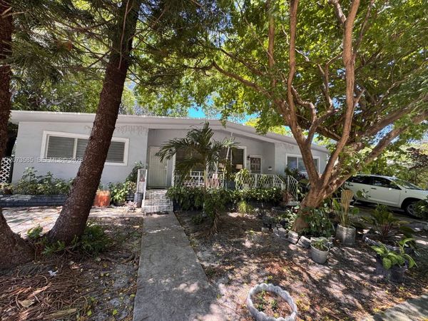1221 NW 50th St, Miami, FL 33142