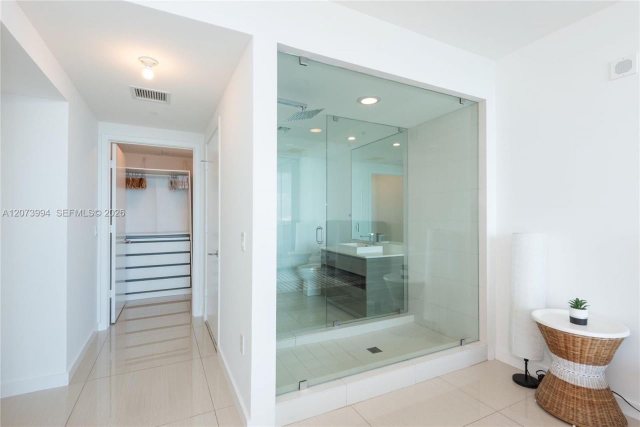 460 NE 28th St, Unit 2202, Miami, FL 33137 Photo